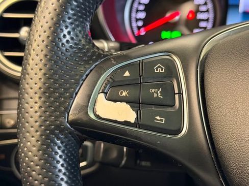 Used 2018 Mercedes-Benz GLC 300 4MATIC image 26