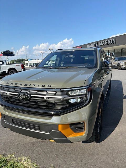 Used 2025 Ford Expedition Tremor AWD/4WD image 2