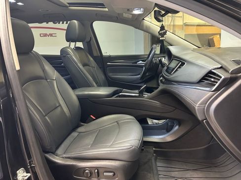 Used 2019 Buick Enclave Essence image 29