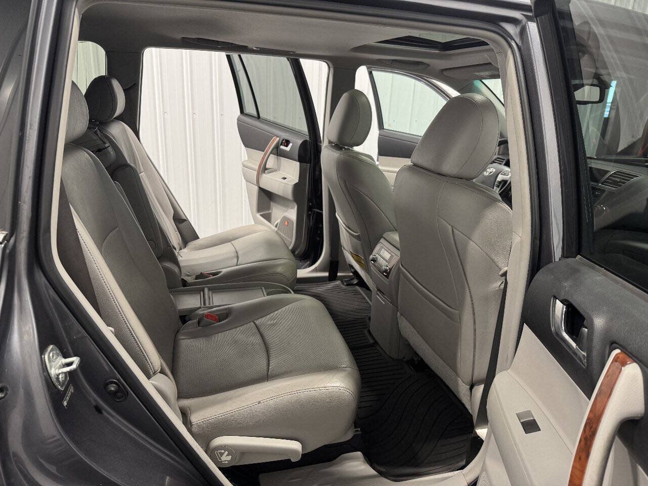 Used 2013 Toyota Highlander Limited AWD/4WD image 21
