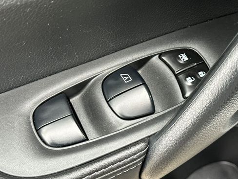 Used 2022 Nissan Rogue Sport S image 13