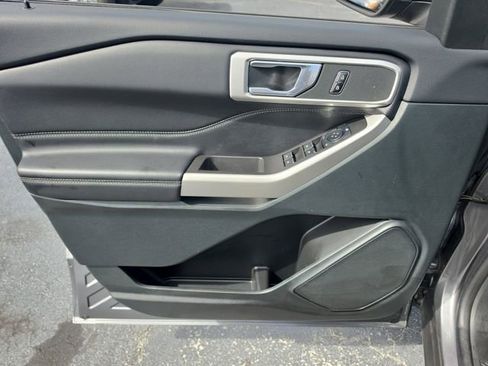 Used 2024 Ford Explorer XLT image 16