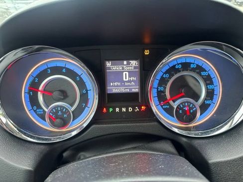 Used 2014 Chrysler Town & Country Touring FWD image 13
