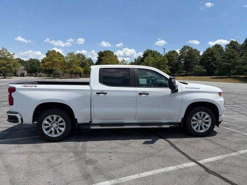 Used 2021 Chevrolet Silverado 1500 Custom w/ Custom Max Trailering Package AWD/4WD image 3