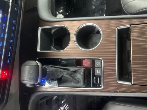 Used 2024 Toyota Sienna XLE image 32