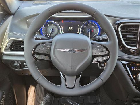 New 2026 Chrysler Pacifica Select w/ S Appearance Package image 23