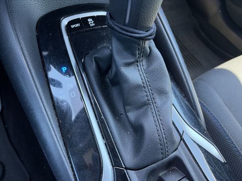 Used 2021 Toyota Corolla SE w/ SE Premium Package image 18