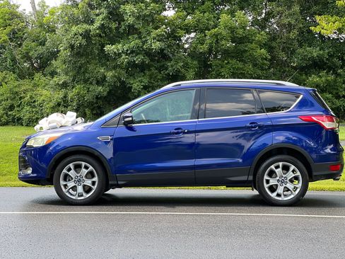 Used 2016 Ford Escape Titanium image 2