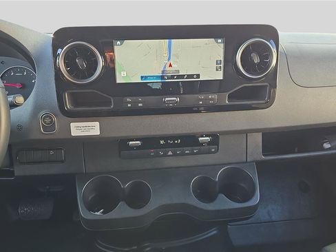 Used 2024 Mercedes-Benz Sprinter 2500 image 21