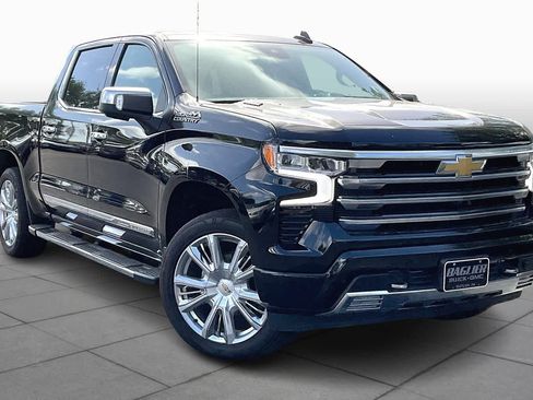 Used 2023 Chevrolet Silverado 1500 High Country w/ High Country Premium Package AWD/4WD image 3