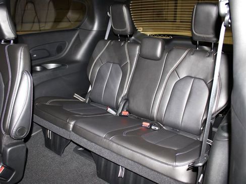 New 2026 Chrysler Pacifica Select image 25