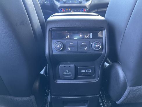 Used 2022 GMC Acadia Denali w/ Denali Ultimate Package image 28