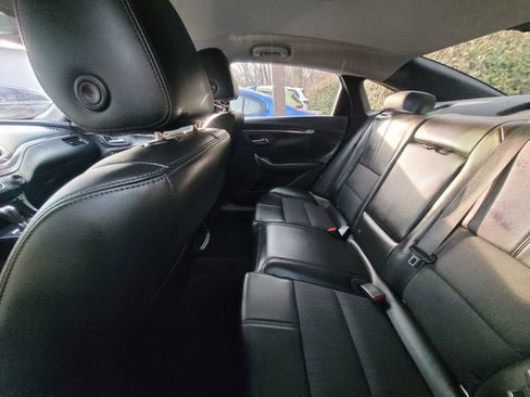 Used 2016 Chevrolet Impala LT w/ Convenience Package image 10