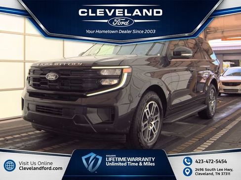 Used 2025 Ford Expedition Active AWD/4WD image 1