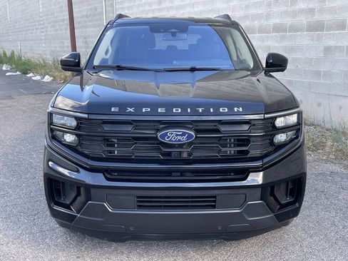 Used 2025 Ford Expedition Active AWD/4WD image 2