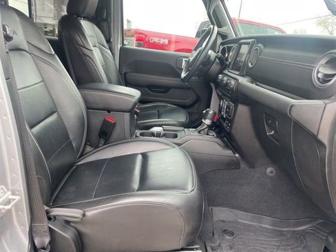 Used 2021 Jeep Wrangler Unlimited Sahara w/ Uconnect 4C Nav & Sound Group AWD/4WD image 16