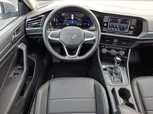 Used 2023 Volkswagen Jetta SE w/ Panoramic Sunroof Package image 14