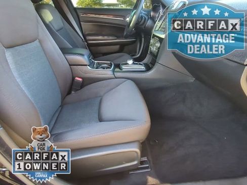 Used 2023 Chrysler 300 Touring w/ Sport Appearance Package image 20