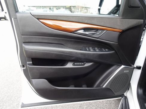 Used 2017 Cadillac Escalade Premium Luxury image 12