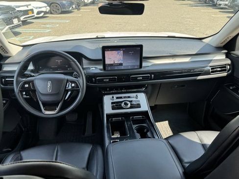 Used 2023 Lincoln Aviator AWD w/ Elements Package image 13