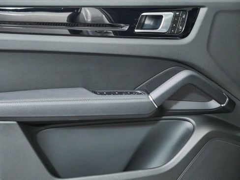 Certified 2023 Porsche Cayenne Coupe AWD/4WD image 6