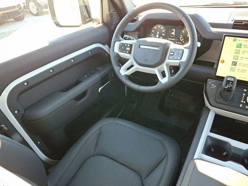 New 2026 Land Rover Defender 110 X-Dynamic SE image 12