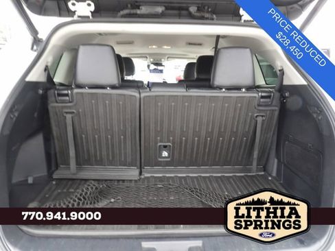 Used 2021 Toyota Highlander XLE AWD/4WD image 30