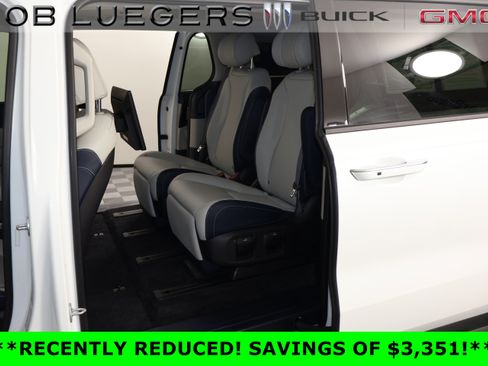 Used 2025 Kia Carnival SX Prestige FWD image 25