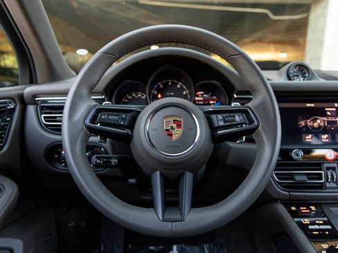 Certified 2025 Porsche Macan image 29