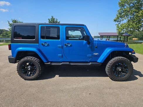 Used 2015 Jeep Wrangler Unlimited Sahara AWD/4WD image 3