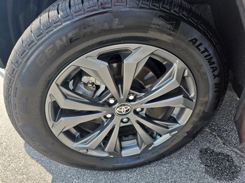 Used 2025 Toyota RAV4 Limited AWD/4WD image 32