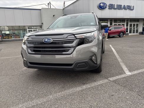 Used 2025 Subaru Forester Premium image 2