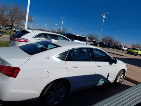 Used 2017 Chevrolet Impala LT image 3