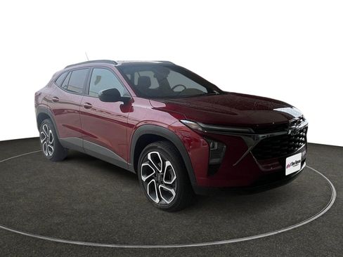 Used 2025 Chevrolet Trax RS w/ Driver Confidence Package image 8