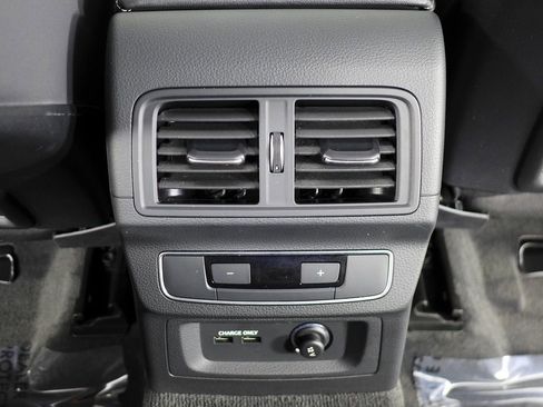 Used 2022 Audi Q5 2.0T Premium w/ Convenience Package image 24