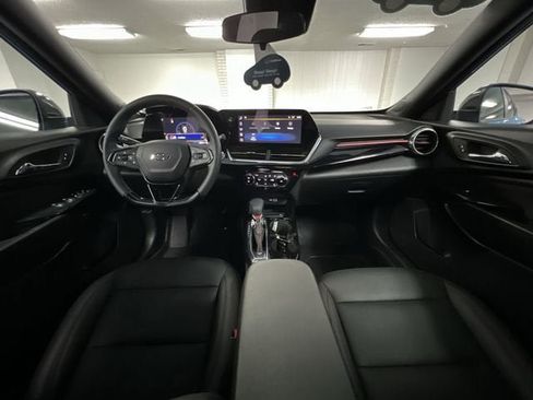 Certified 2025 Chevrolet Trax RS w/ Sunroof Package FWD image 20