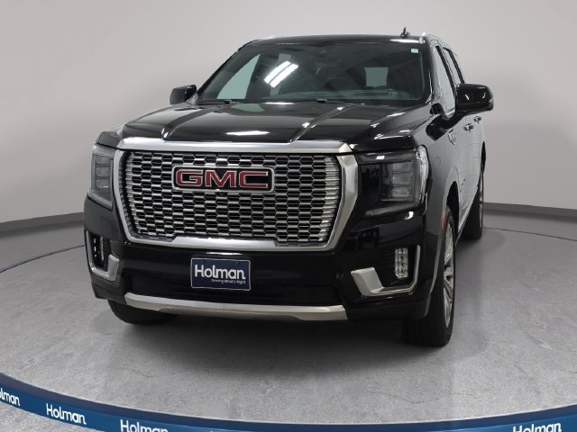 Used 2021 GMC Yukon Denali w/ Denali Premium Package AWD/4WD image 3