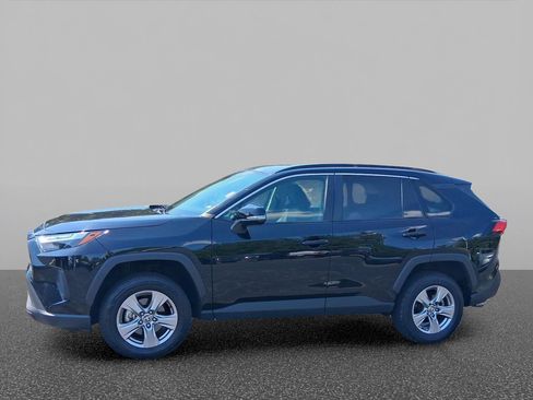 Used 2025 Toyota RAV4 XLE AWD/4WD image 1