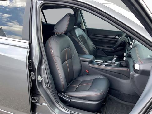 Used 2022 Nissan Altima 2.5 SR w/ Midnight Edition Package FWD image 9