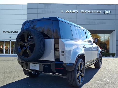 New 2026 Land Rover Defender 110 X-Dynamic SE image 2