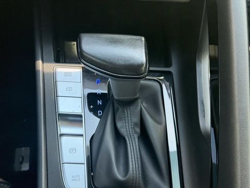 Used 2023 Hyundai Elantra Limited FWD image 15