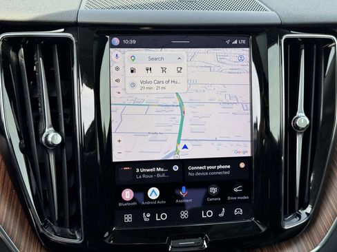 Certified 2023 Volvo XC60 B5 Plus AWD/4WD image 28
