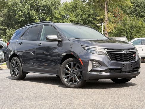 Used 2023 Chevrolet Equinox RS FWD image 2