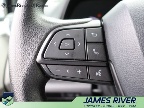 Used 2024 Toyota Sienna LE FWD image 24