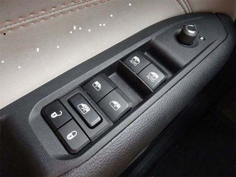 Used 2024 Jeep Compass Limited image 21