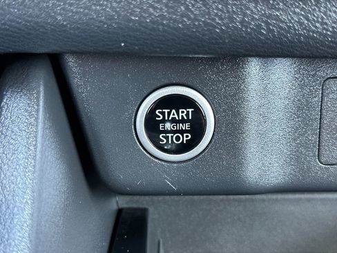 Used 2023 Nissan Rogue SV FWD image 21