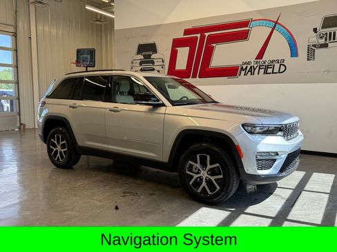 Used 2025 Jeep Grand Cherokee Limited w/ Luxury Tech Group II AWD/4WD image 2