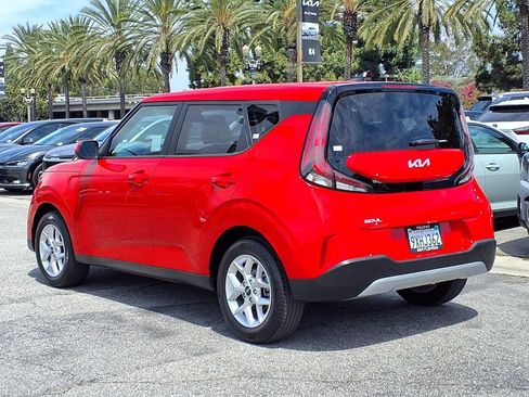 Certified 2025 Kia Soul LX w/ LX Technology Package FWD image 4