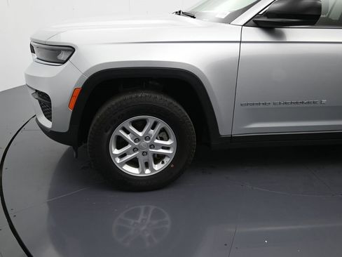 Used 2023 Jeep Grand Cherokee Laredo image 10