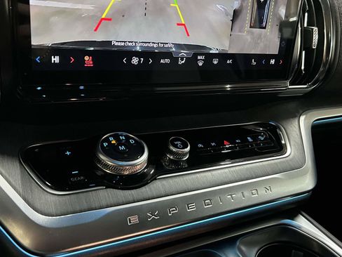 Used 2025 Ford Expedition Max Platinum w/ Platinum Ultimate Package image 28